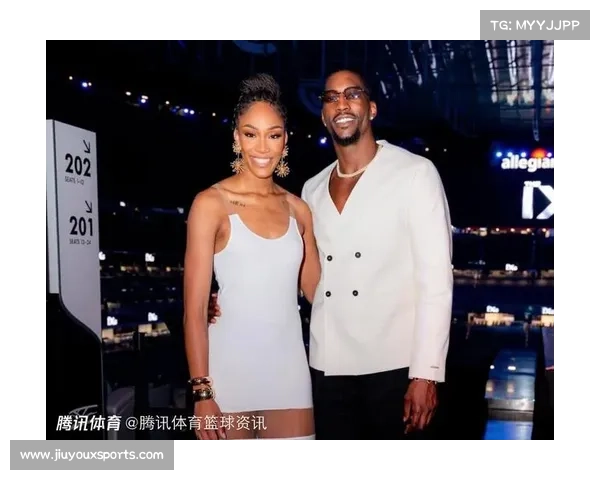 威尔逊夺FMVP手捧奖杯激情庆祝阿德巴约在旁满脸宠溺注视